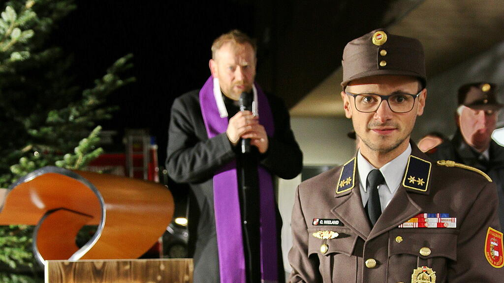 Feuerwehr Friedenslicht\u00fcbergabe im Bezirk Flachgau