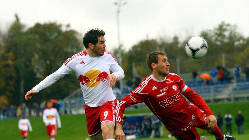 Da kann man schon mal den Boden unter den Füßen verlieren: Andelsbuch kassierte bei Liefering neun Treffer.
