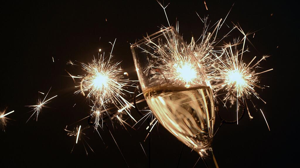 Zwei Millionen Flaschen Sekt werden zu Silvester geköpft (Symbolbild).