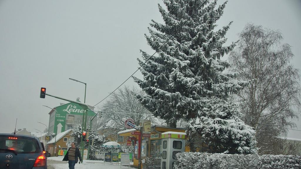 Schnee und Verkehrschaos auf den Straßen