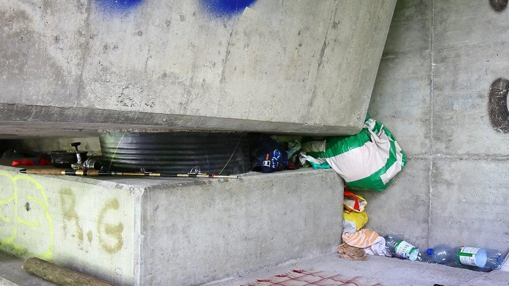 Mai 2015: Autobahnbrücke in Salzburg-Kasern wieder als Quartier