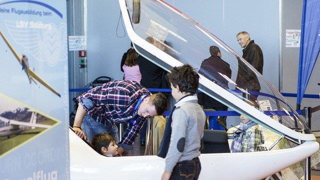 Flughafen: Warten aufs Christkind, II