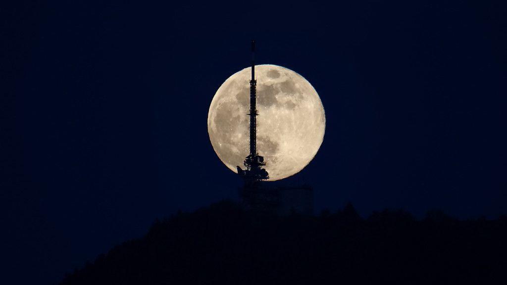 Vollmond über Salzburg