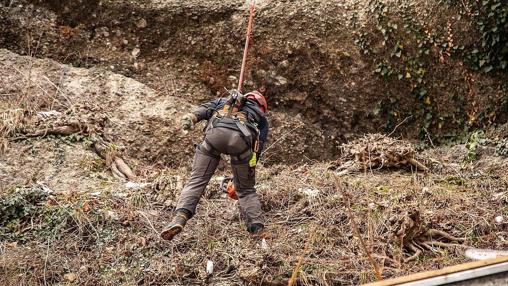 Bergputzer in der M\u00f6nchsbergwand im Einsatz
