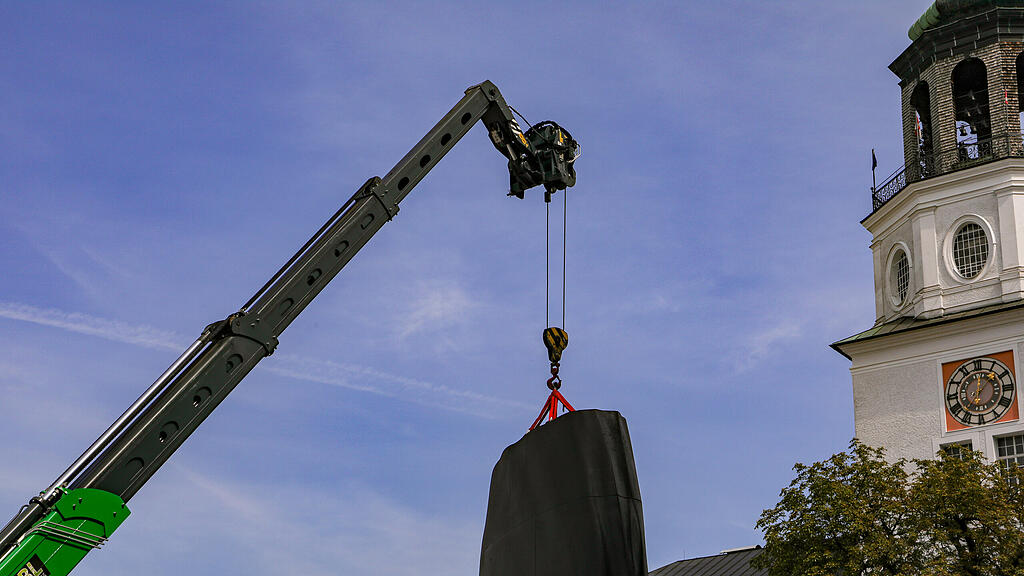 Letzter Frauenkopf am Residenzplatz wird abgebaut
