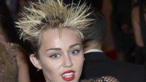 Frisuren von Miley Cyrus