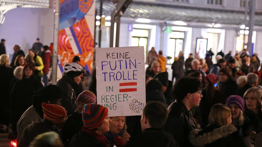 kundgebung blau-schwarz hauptbahnhof