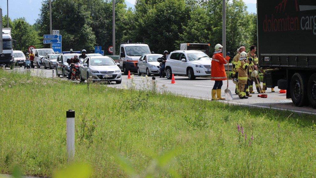 Schwerer Crash auf B156 bei Salzburg-Nord