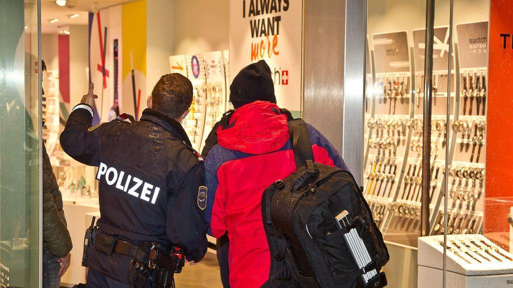 Raubüberfall auf Uhrengeschäft in Getreidegasse