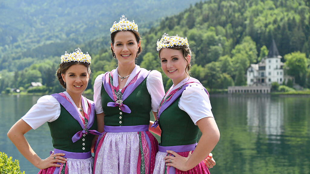 Im Bild (v.l.): Narzissenprinzessin Tina Zinhobl, Narzissenkönigin Silvia Mair und Narzissenprinzessin Cornelia Huber.
