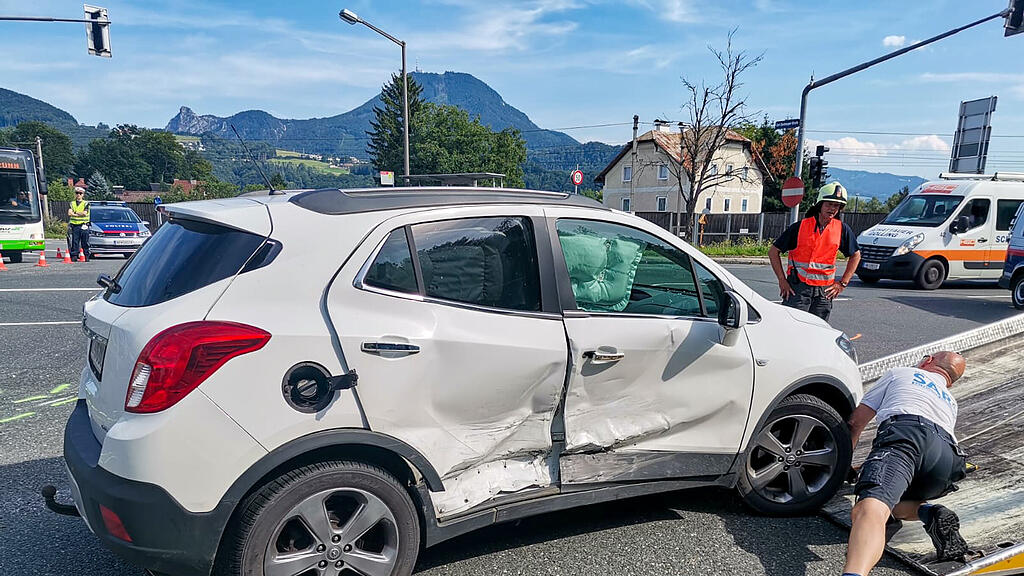 Kreuzungscrash auf Salzburger Landstraße