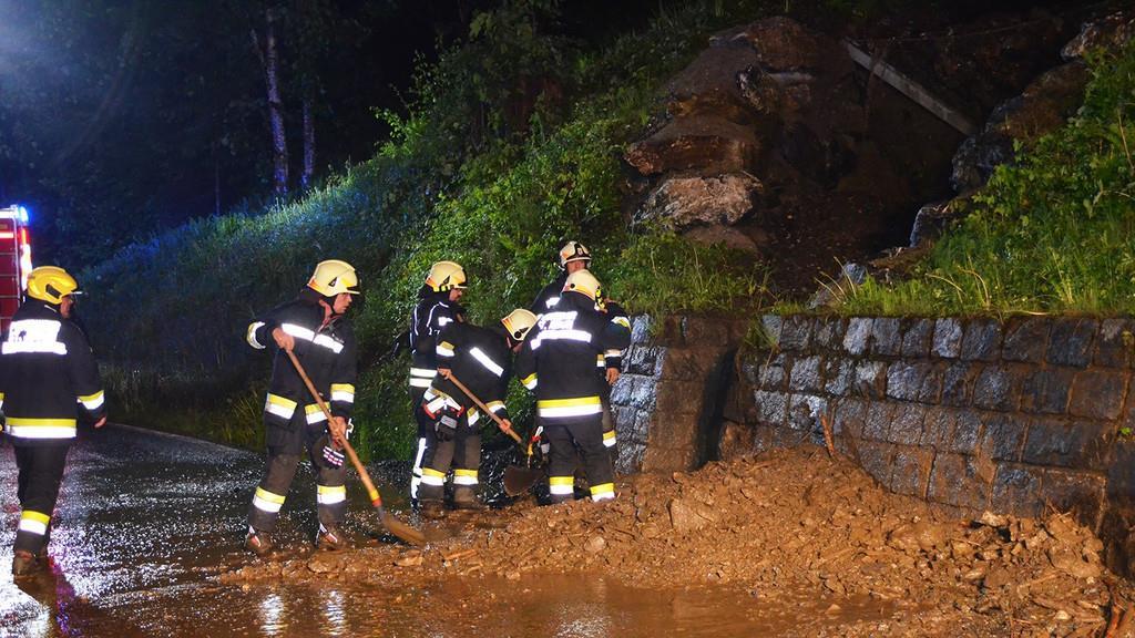 Mure blockierte Wagrainer Bundesstraße mit Geröll