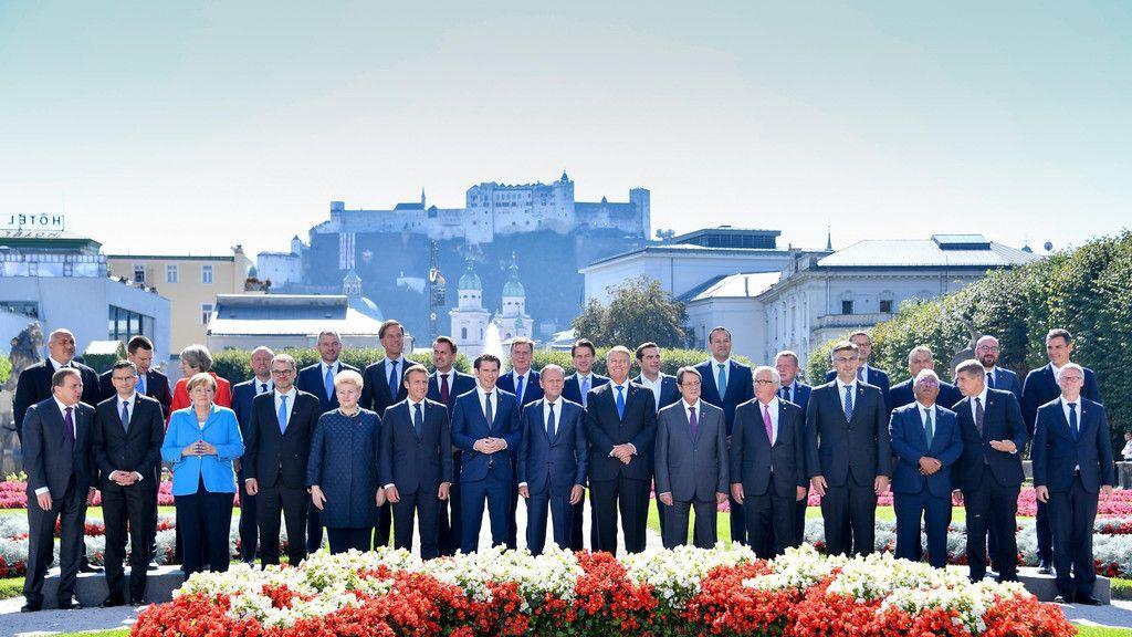 EU-Gipfel: Familienfoto im Mirabellgarten