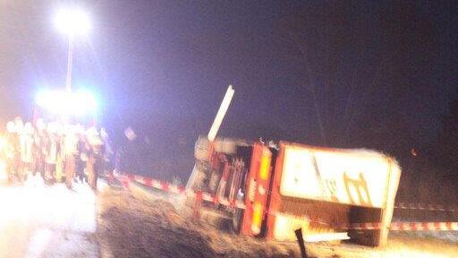 Fridolfing: Lkw umgekippt