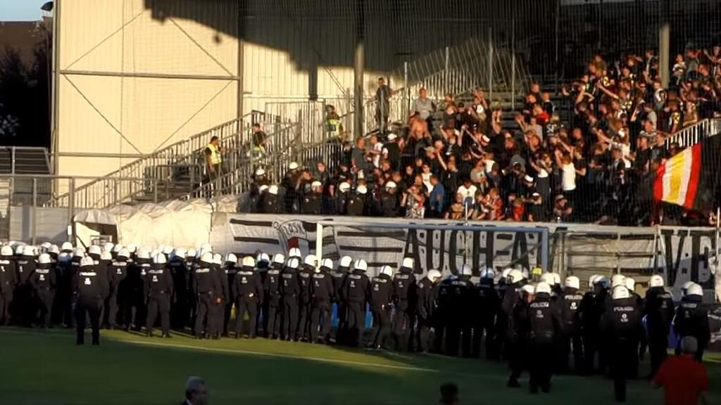 Beim Linzer Derby soll es zu Ausschreitungen gekommen sein.