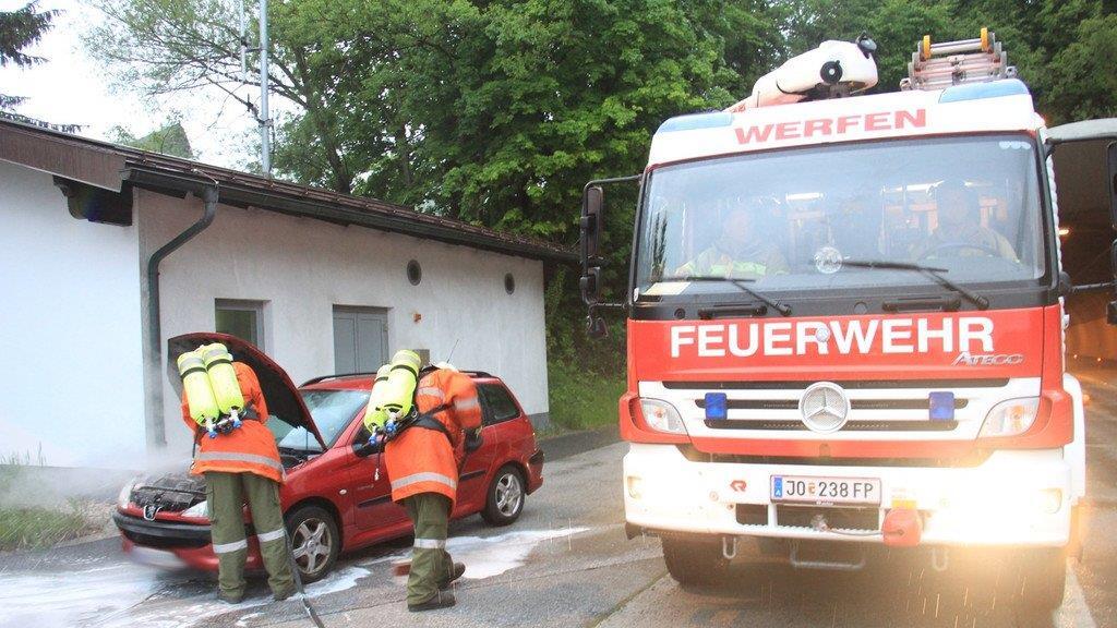 A10: Auto fängt Feuer
