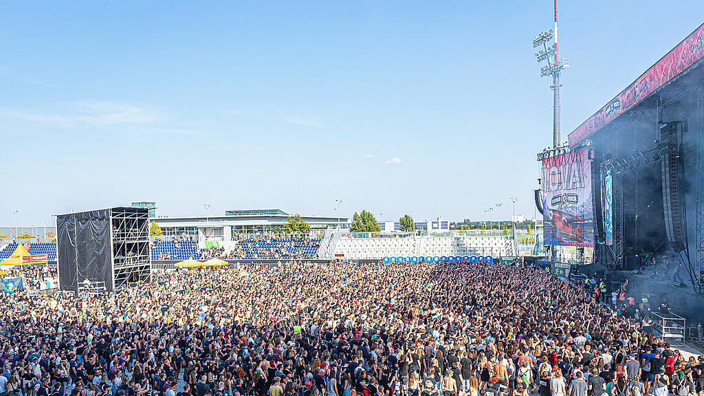 Rund 15.000 Musikfans feierten in Wiener Neustadt.