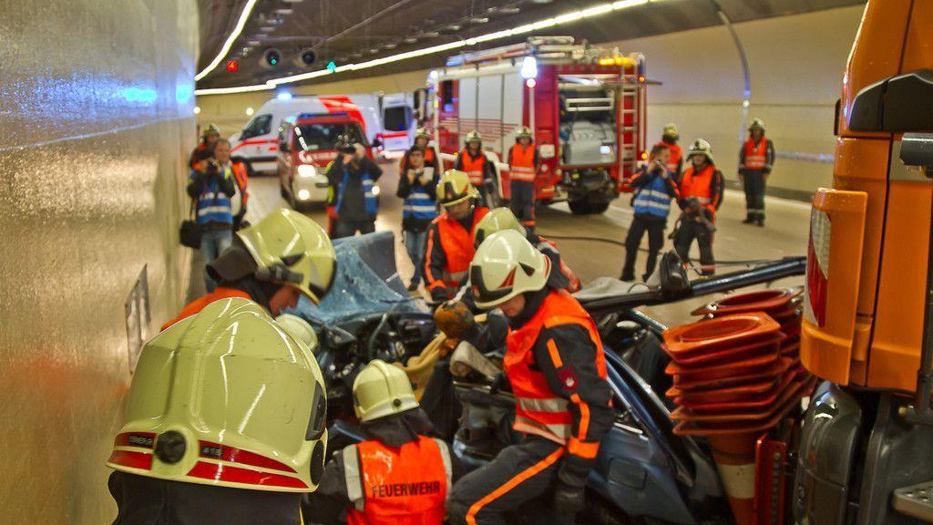 Feuertaufe: Großübung im Lieferinger Tunnel