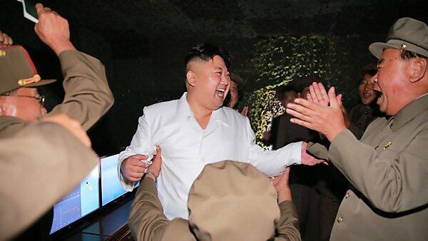 Nordkoreas Machthaber Kim Jong-Un feierte den Raketentest