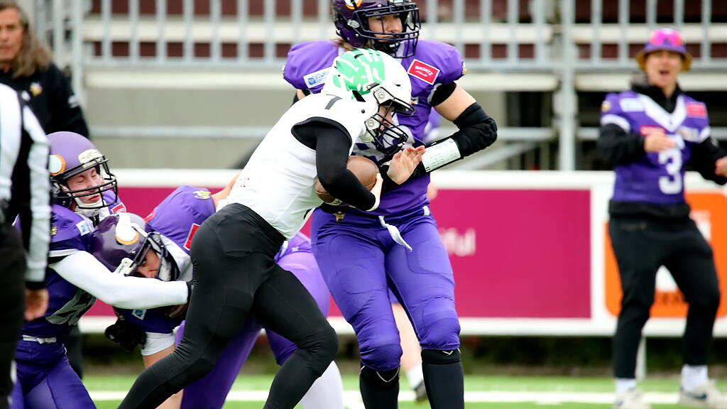 Football: Ducks Ladies gegen Vikings
