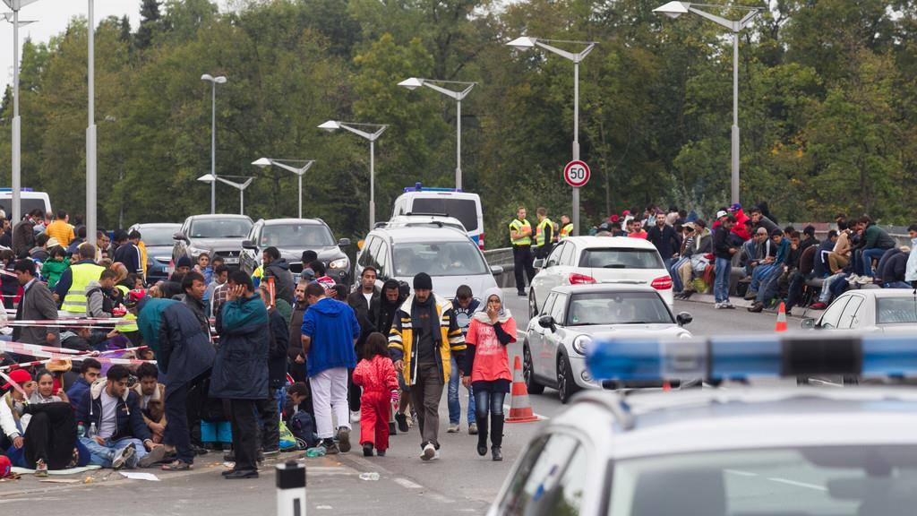 760 Flüchtlinge an der Saalachbrücke