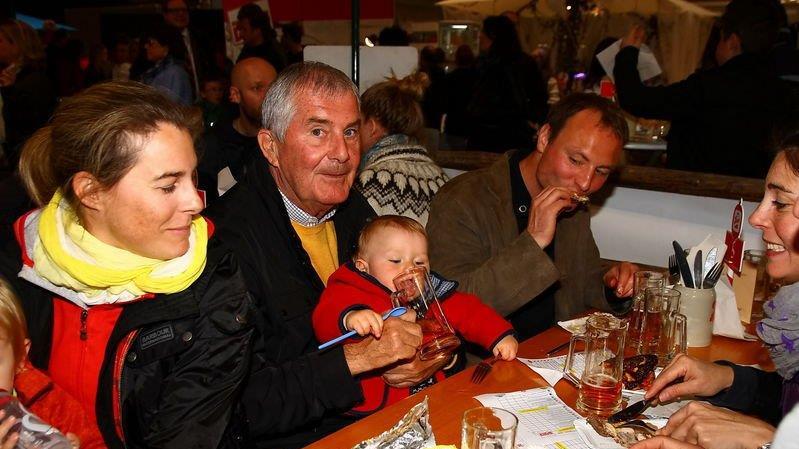 Integration-Grillhuhn-WM auf der Dult, II