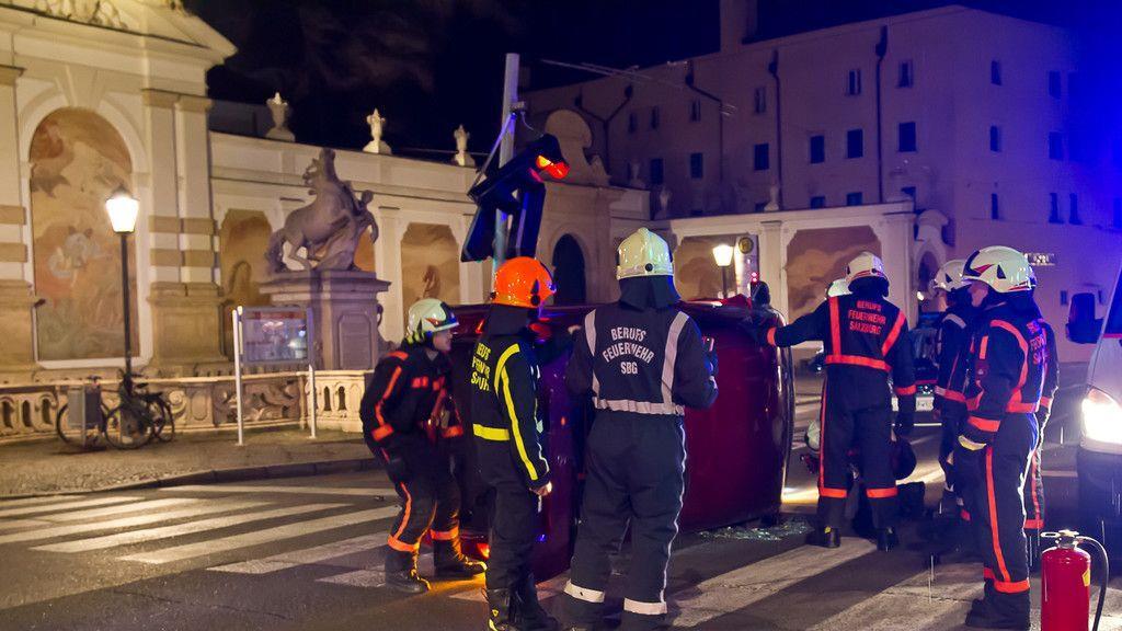 Pkw-Unfall am Herbert-von-Karajan-Platz