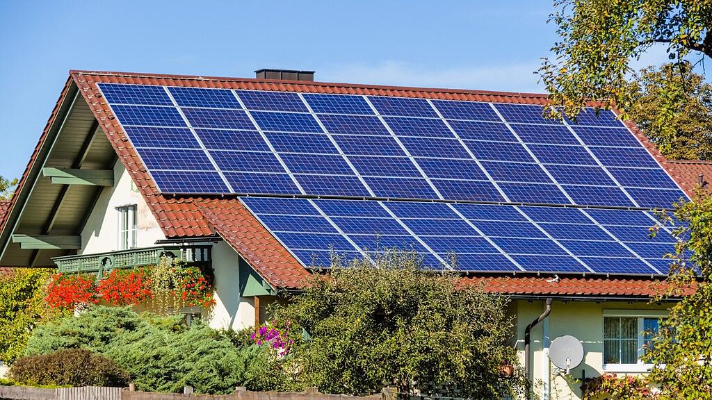 Laut der neuen Sonnensteuer ist selbsterzeugter Solarstrom abgabepflichtig. Salzburg will sich wehren.