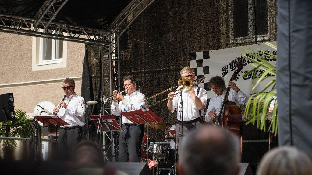 Linzergassenfest 2015 bei Sonnenschein eröffnet