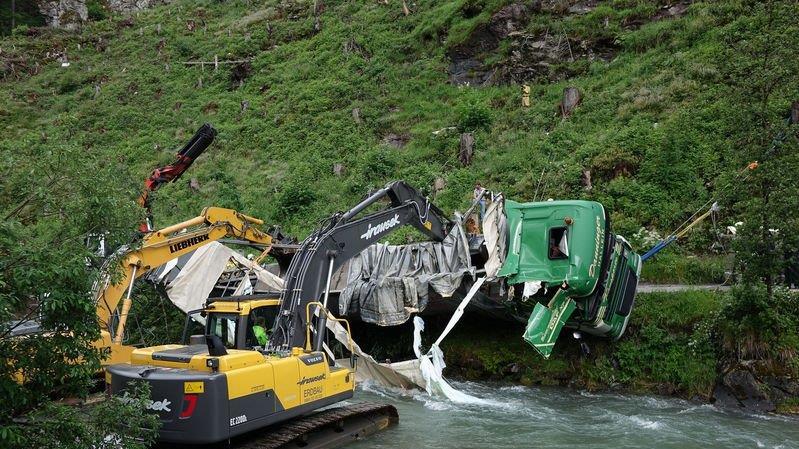 Wasserrettung Sattelzug in Gasteiner Arche II