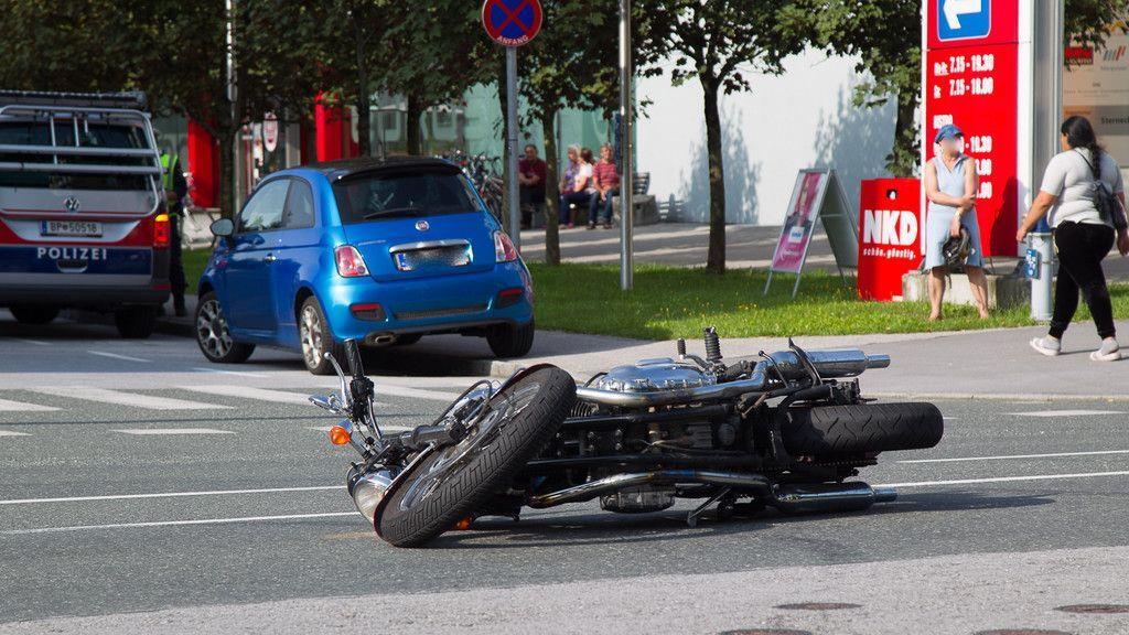 Motorrad vs. Pkw in der Sterneckstraße