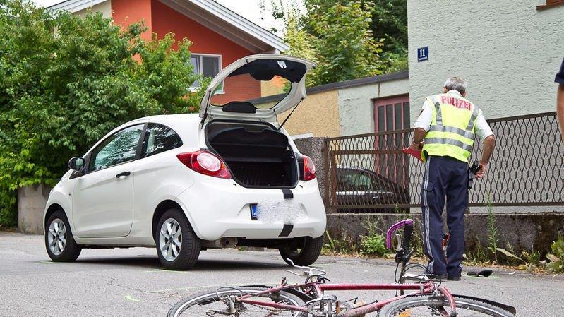 Radfahrerin kollidiert mit Pkw