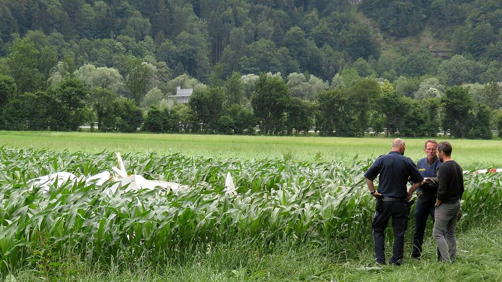 Die Absturzstelle befindet sich im Bereich des Flugplatzes Kufstein-Langkampfen.