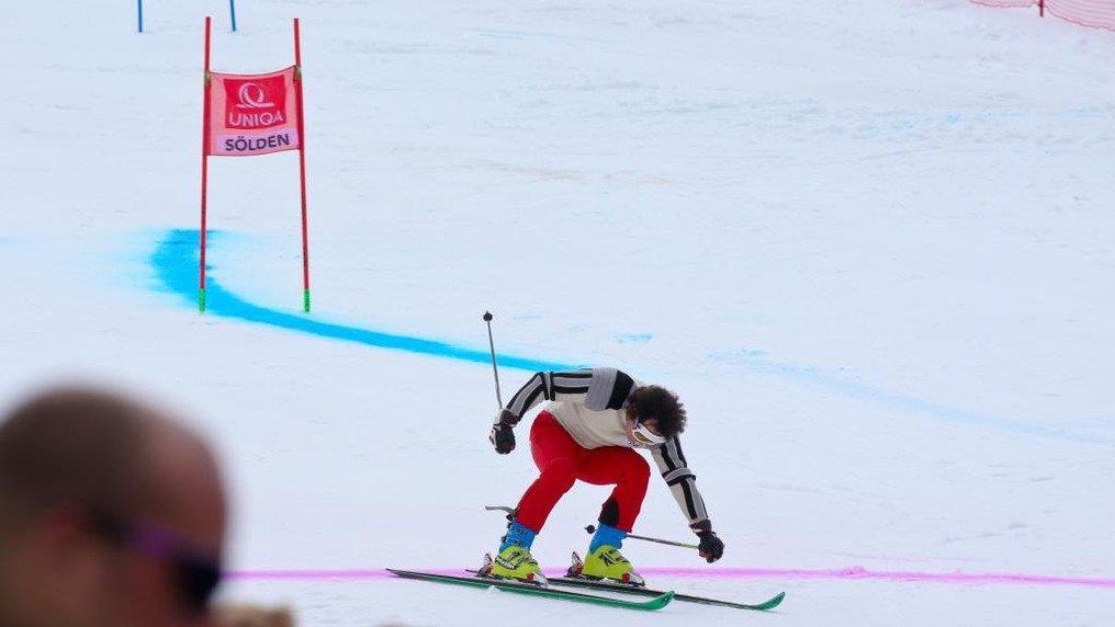 Schönfelder verabschiedet sich in Sölden im 70er-Outfit