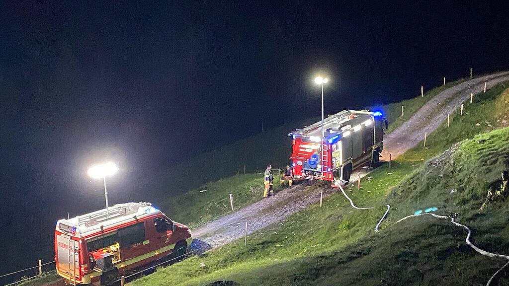 Schuppen in Dienten abgebrannt
