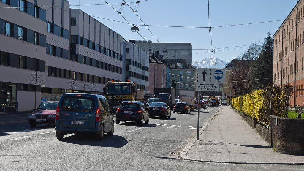 Neue Busspur in der Rudolf-Biebl-Straße