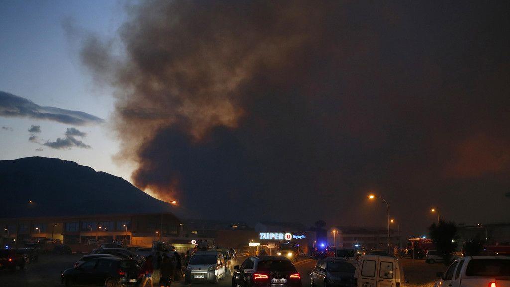 Feuer auf Korsika