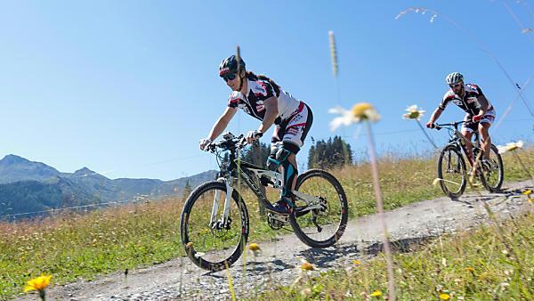 Mit dem Bike ging es für Görgl und Co den Hang hinunter