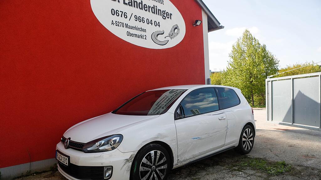 Das demolierte Auto des Bayern nach der Verfolgungsjagd.