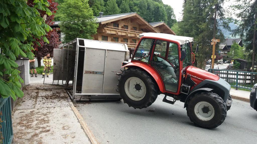 Umgestürzter Tiertransporter in Saalbach-Hinterlemm