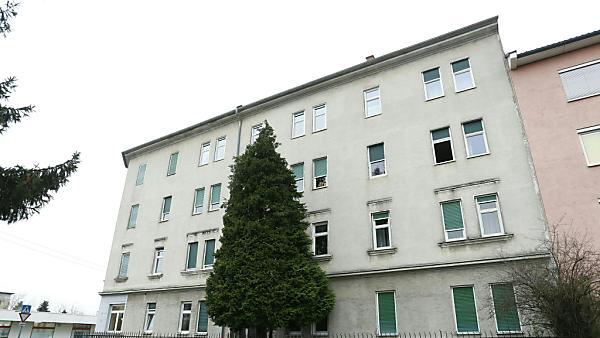 Frau sprang mit Tochter aus Fenster