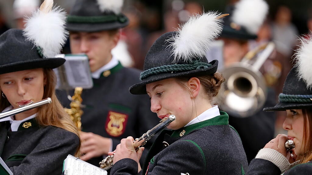 Bad Hofgastein feiert Erntedankfest und Altarweihe