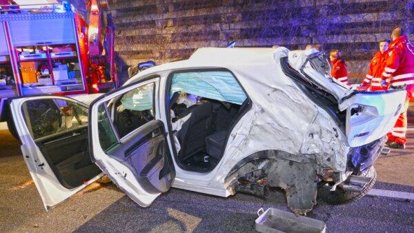 Der VW Golf zerschellte im Grasbergtunnel