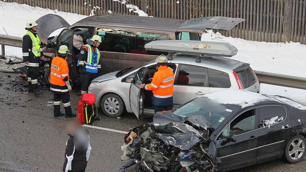 Schwerer Crash auf B20