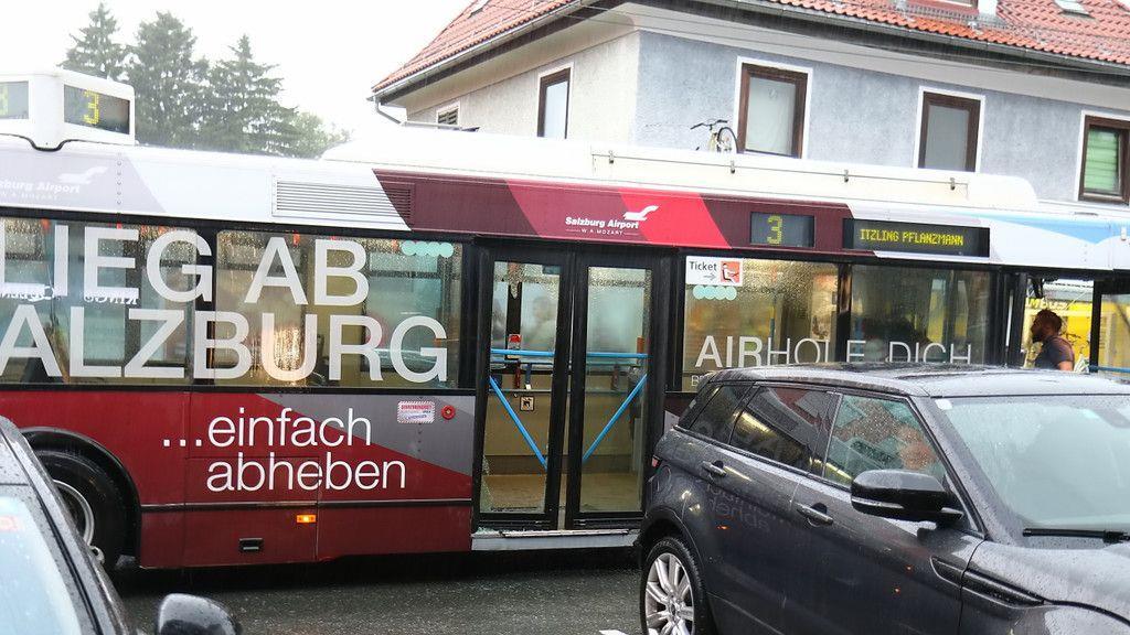 Pkw kollidiert mit Obus