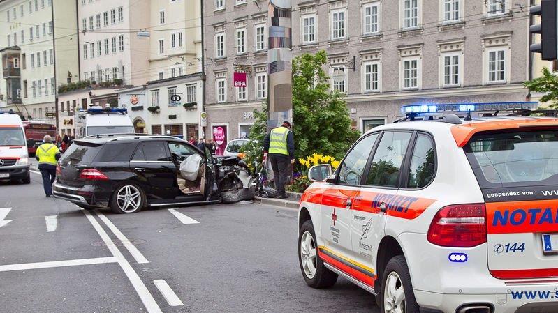 Auto crasht am Hanuschplatz
