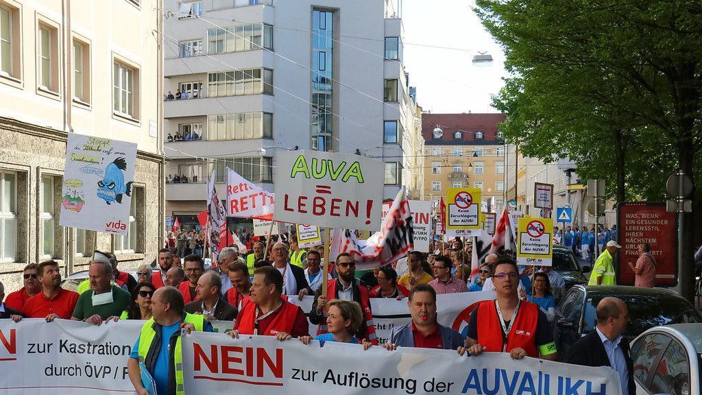 1.500 Teilnehmer bei Kundgebung vor AK Salzburg