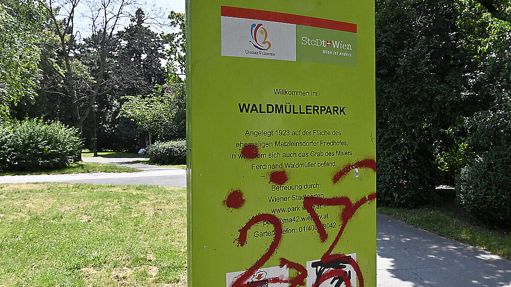 Jugendliche fanden in dem Park eine Tasche mit Blutspuren
