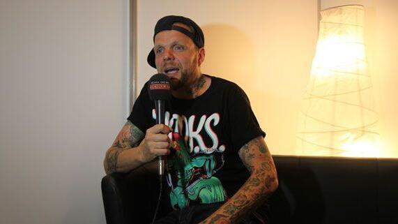 Thorsten Scholz von den Beatsteaks stellte sich am Frequency Festival den Fragen von VIENNA.AT