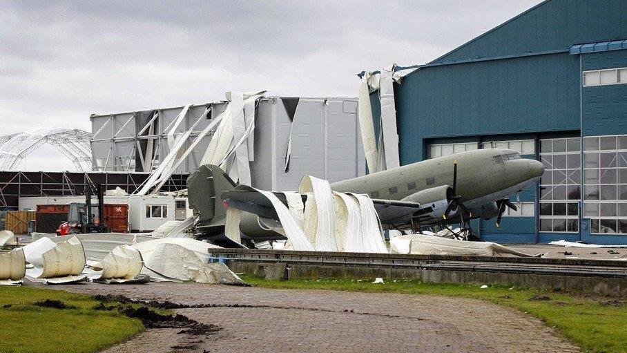 Sturmtief "Dirk": 100.000 zu Weihnachten ohne Strom